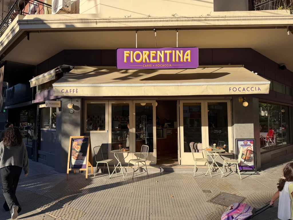 Exterior de Fiorentina Colegiales