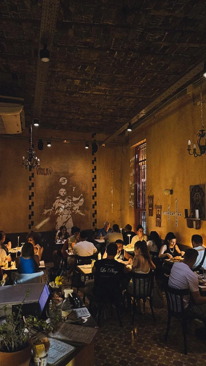 El salón de Fiorentina Villa Crespo durante una cena en la trattoria
